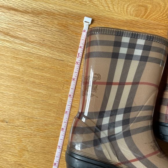 Burberry kids rain boots size 6/7 - Picture 10 of 12
